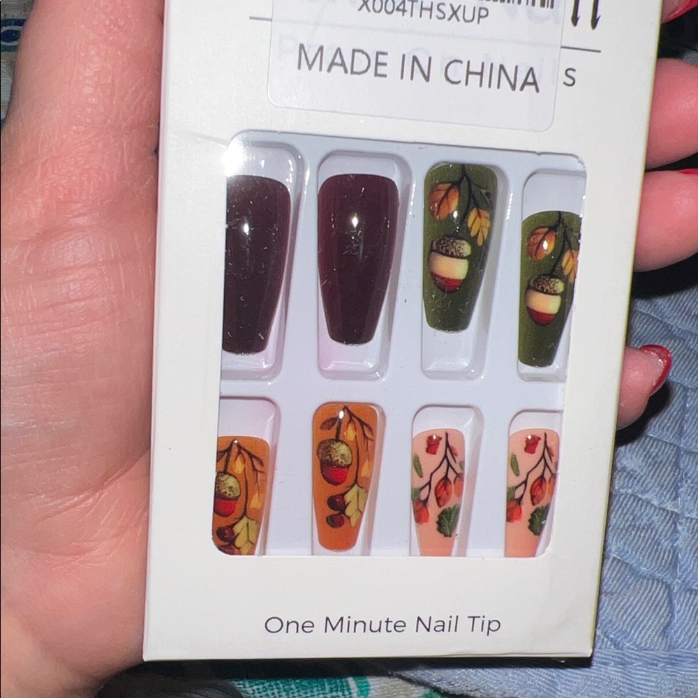 Amazon Autumn-Themed Nail Tips